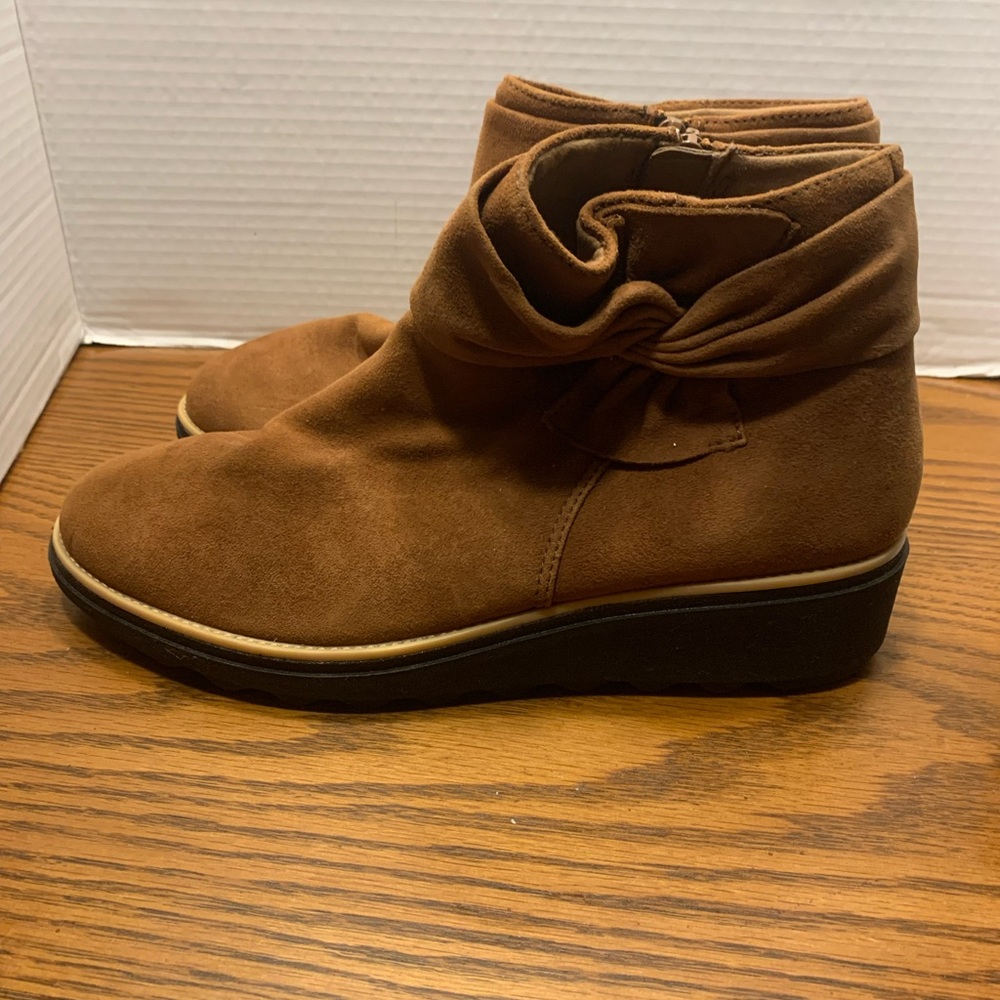 Elegant Clark’s Suede Ankle Boots in Rich Brown size 10 Comfortable classic cute